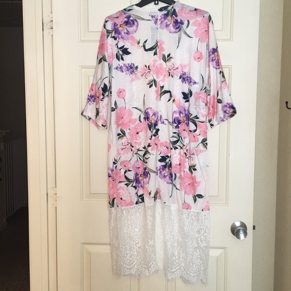 Boohoo Medium Floral Kimono with Lace - Picture 6 of 7